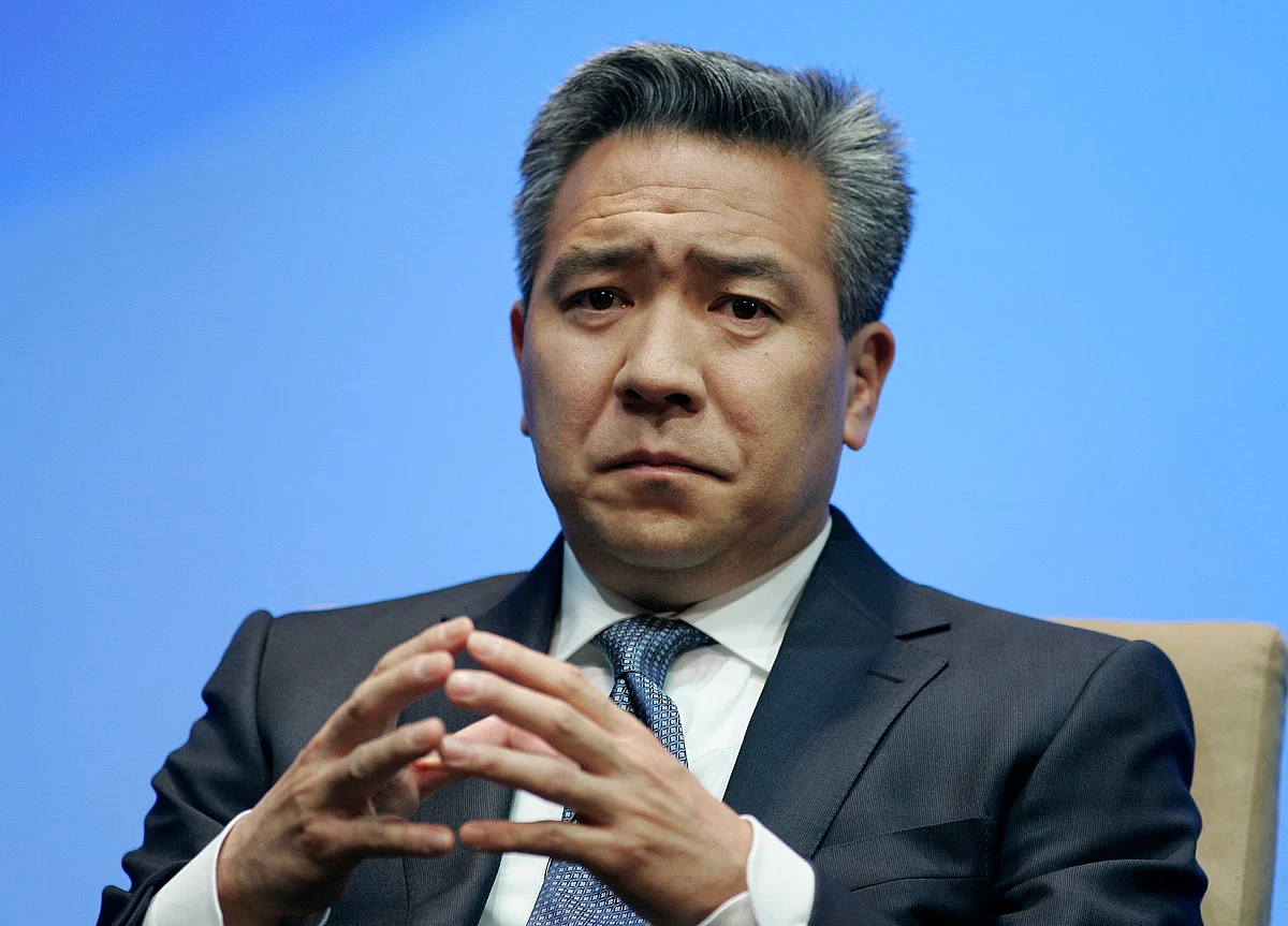 Warner Bros. Chief Kevin Tsujihara Is Ousted Over Sex Scandal