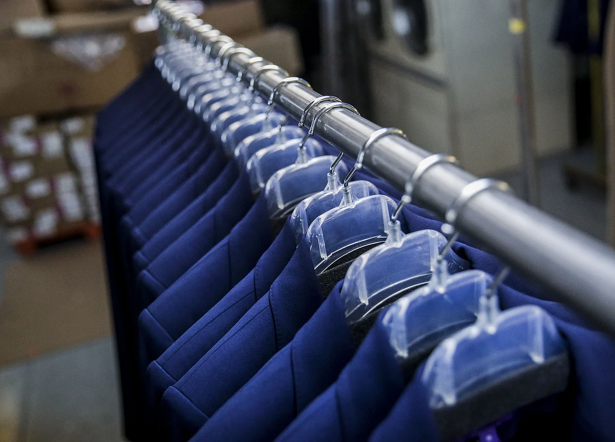 Goldman Sachs Allows Bankers to Trade Bespoke Suits for Khakis