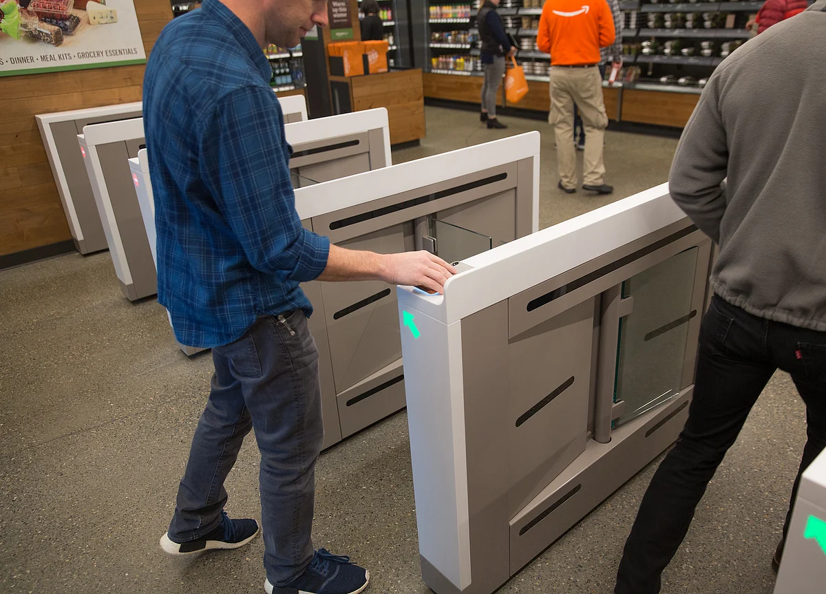 As Amazon Leads Cashless Charge, States and Cities Push Back