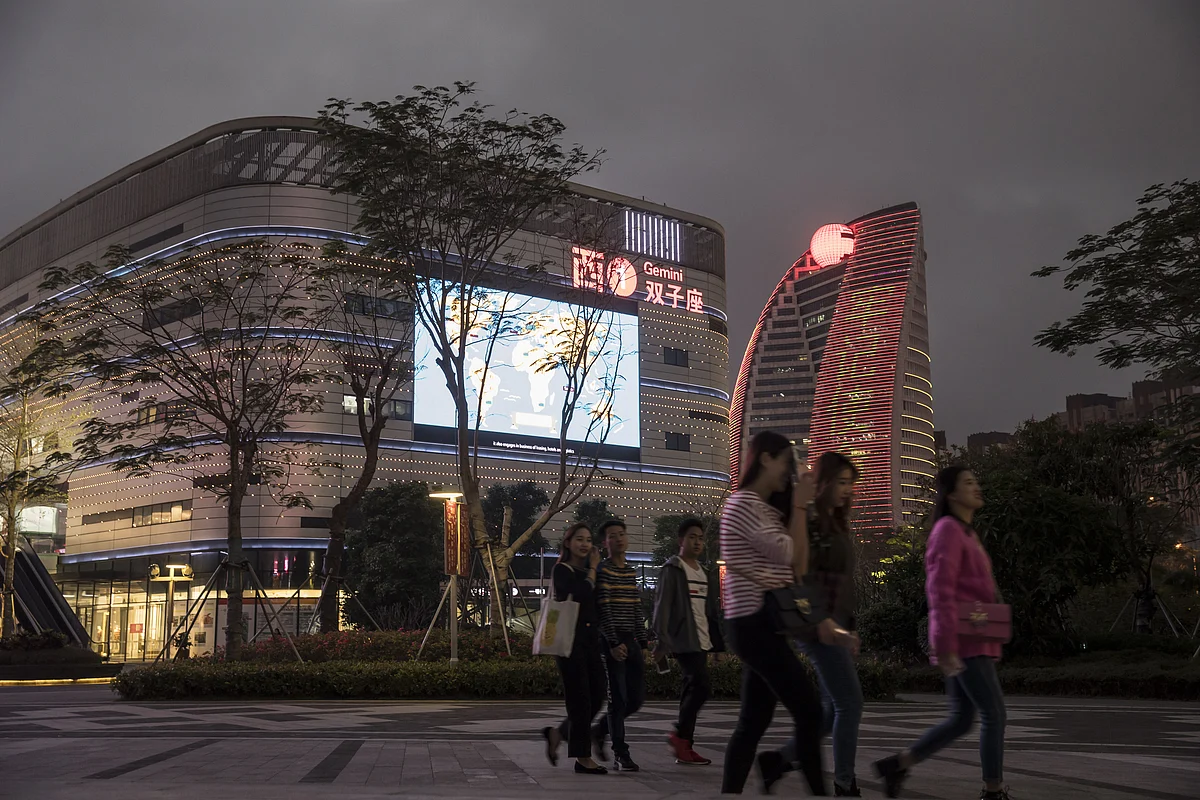 HNA's Tech Unit Attracts Digital China, Tech Mahindra