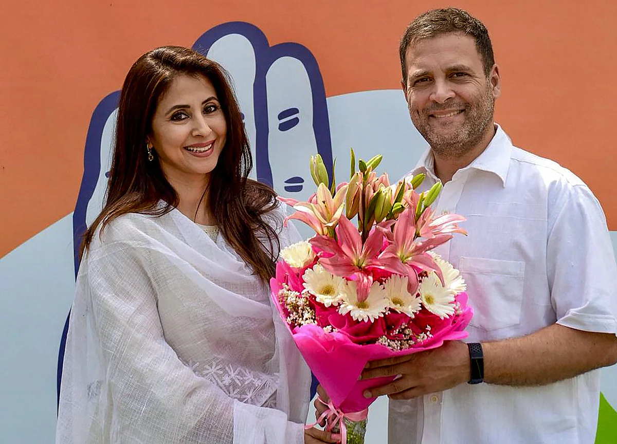 Actor Urmila Matondkar Joins Congress