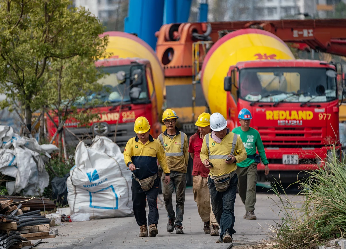 China's Slowdown Hits Employment Even as Recovery Signs Emerge