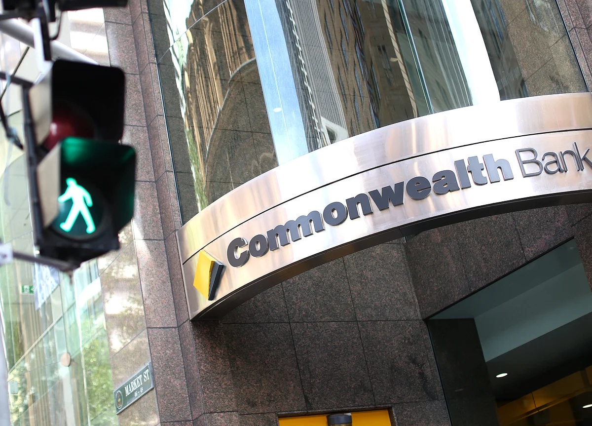 Commonwealth Bank Mulls Plan to Cut 10,000 Jobs, Paper Says