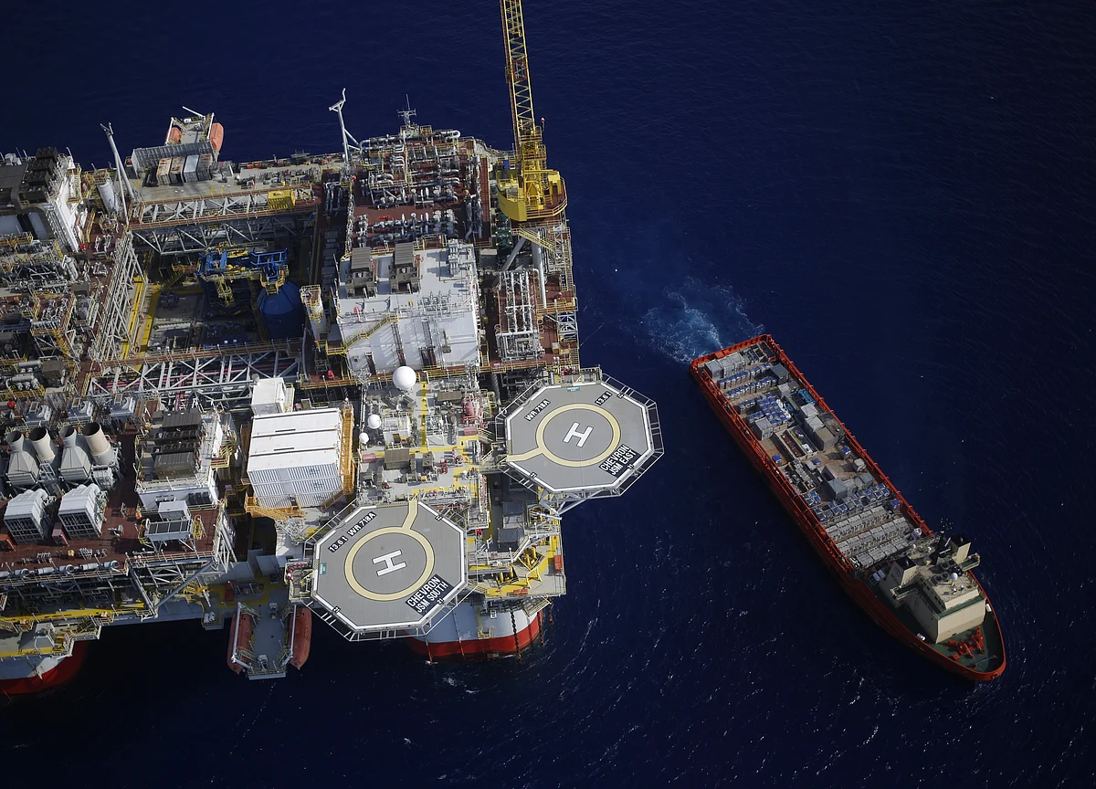 Saudis Pledge to Ensure Oil Supply If Iran Exports Collapse
