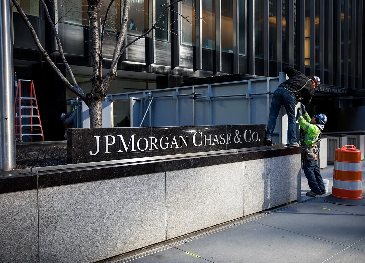 JPMorgan Names Jennifer Piepszak CFO as Marianne Lake to Run Consumer Lending