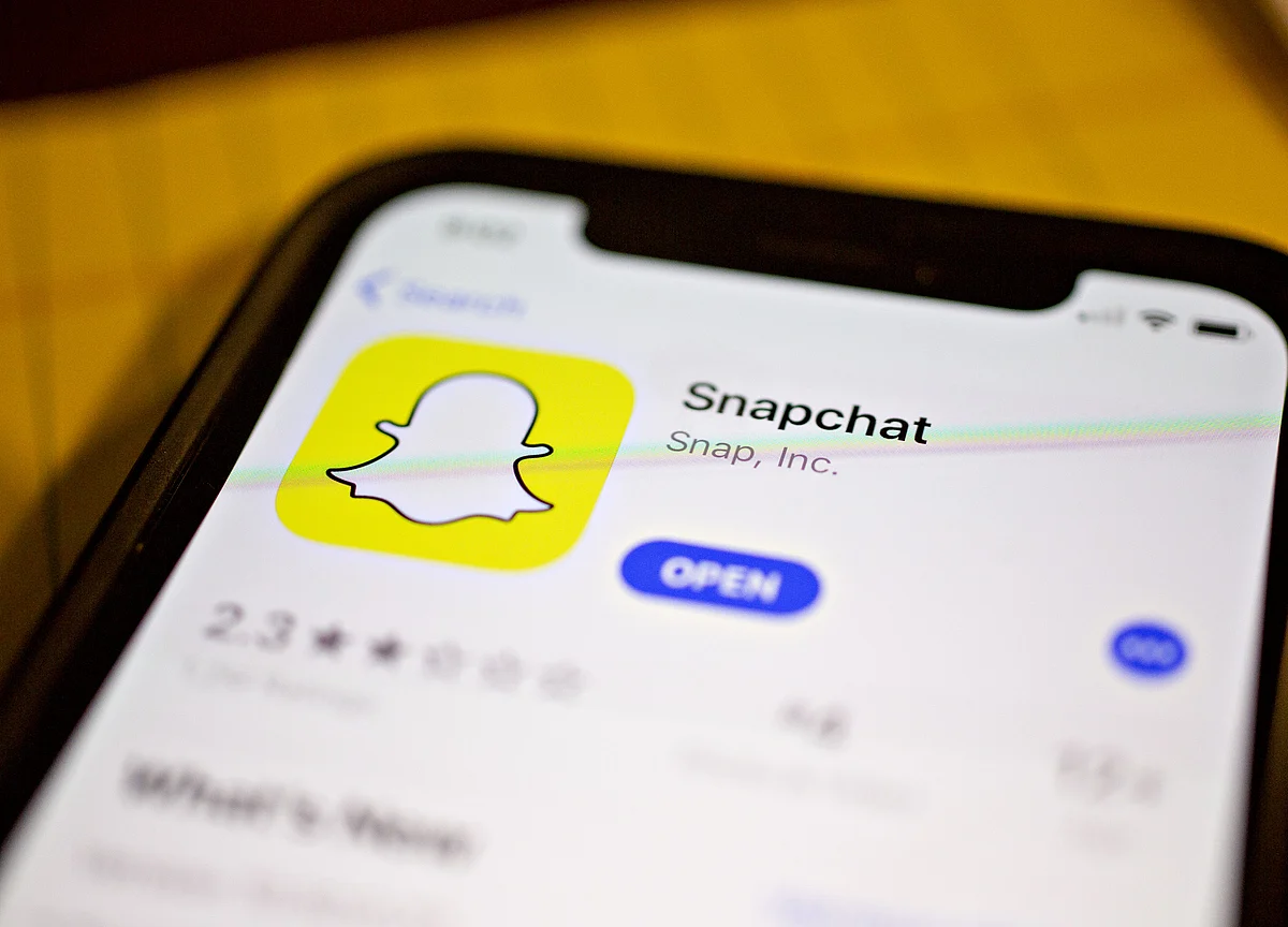 Snap Wins New Users in First Quarter, Sales Beat Estimates