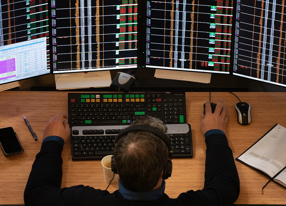 Weekly Wrap: Sensex, Nifty Remain Flat As Oil Woes Offset Earnings Optimism