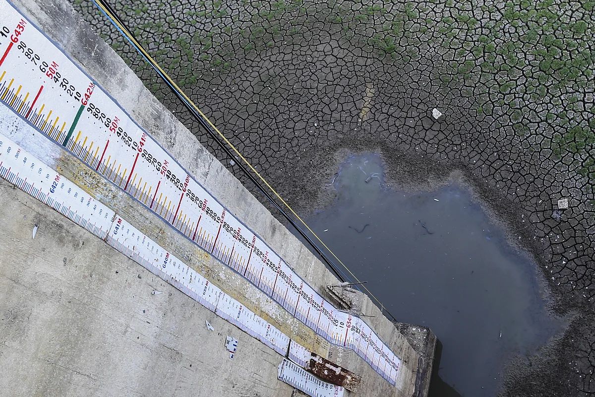 The dried-up Manjara Dam near Latur, Maharashtra, in April 2016. (Photographer: Dhiraj Singh/Bloomberg)