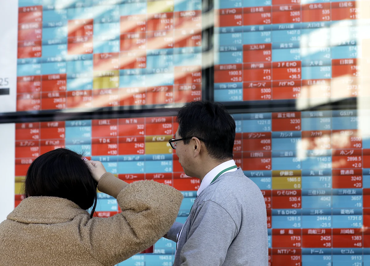 Sudden Rush to Raise Cash in China Is Burning Stock Investors