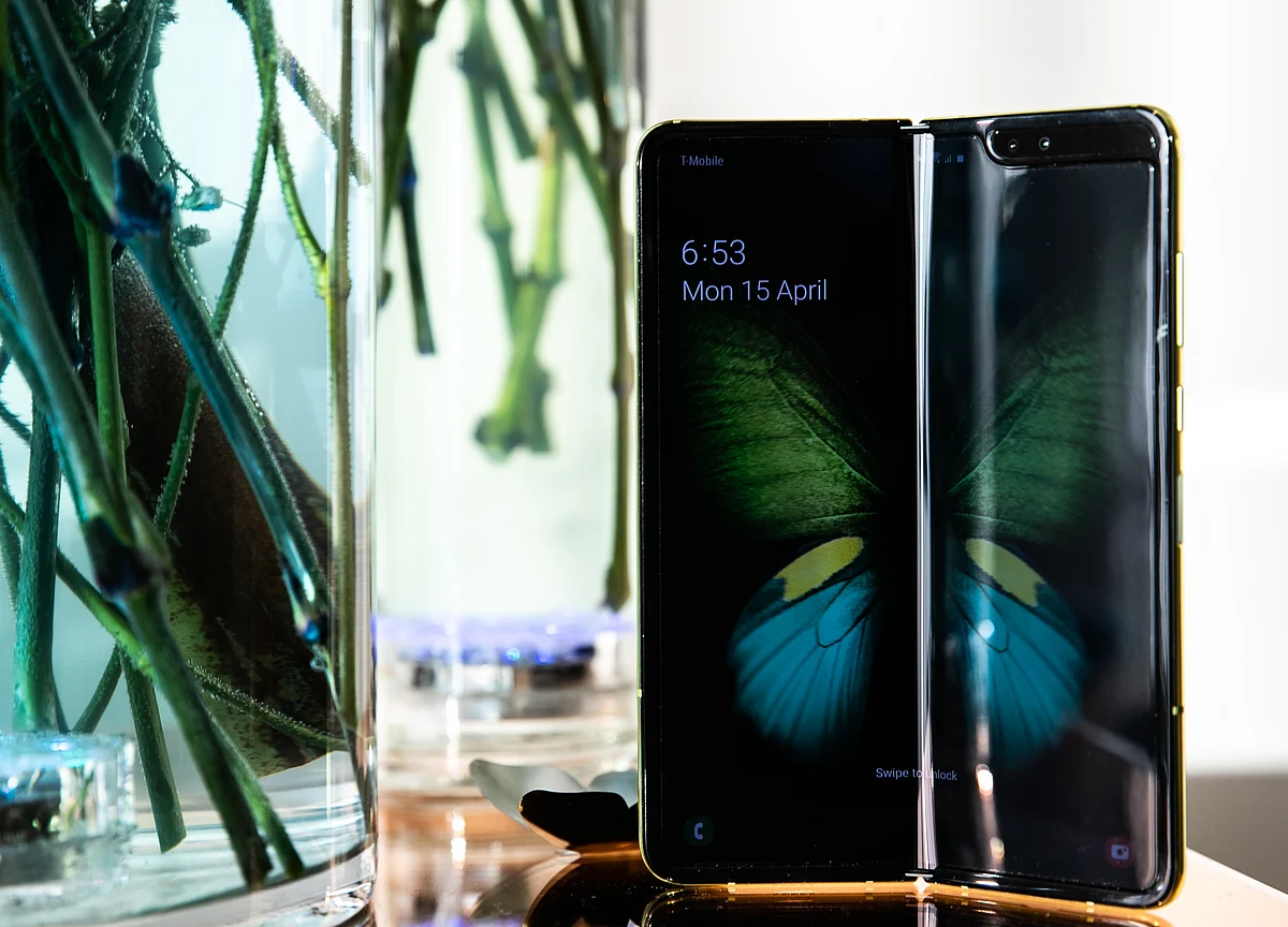 Samsung's Foldable Screens Fail in Some Early Review Models