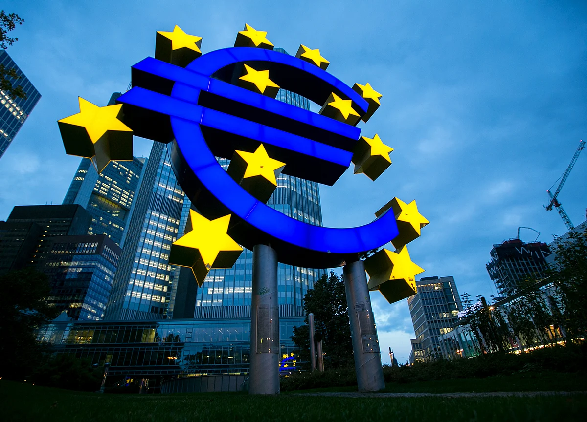 IMF Warns Euro-Area Recovery May Slow, Stimulus Still Needed