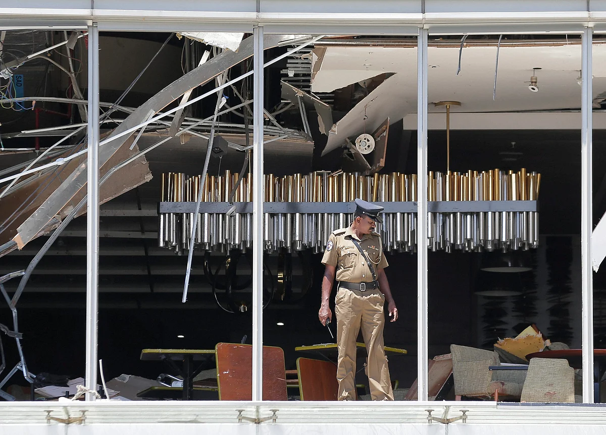 Tourists Flee Sri Lanka as Foreigners Targeted in Blasts