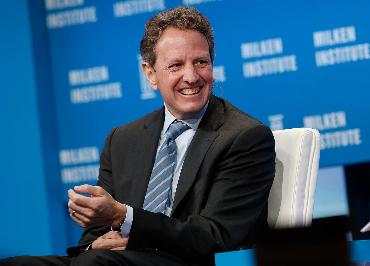 Geithner Says U.S. Expansion Can Continue Absent ‘Dumb Mistakes’