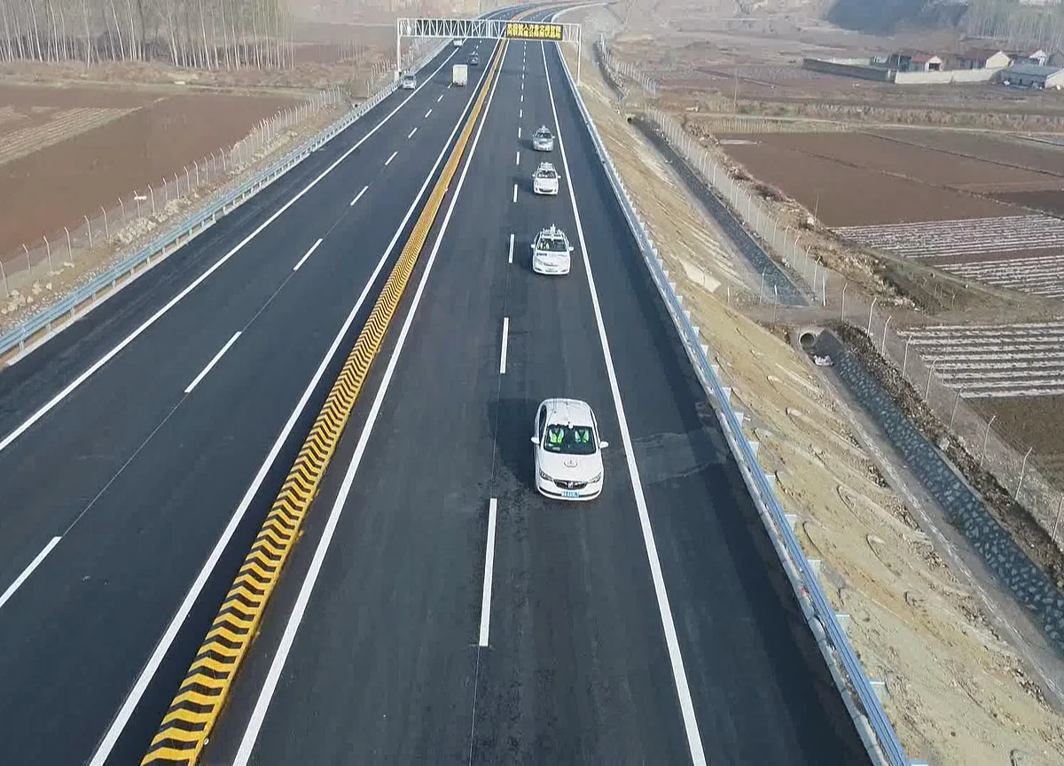 China Builds Site to Test Autonomous Cars in Highway Conditions