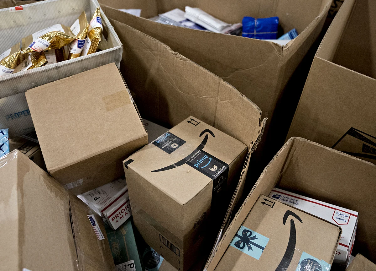 Amazon to Hire 100,000 to Help Meet Virus-Related Order Spike
