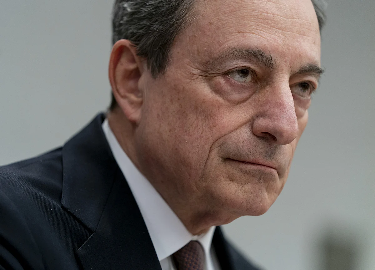 Draghi, in Rare Move, Sounds Concern Over Fed’s Independence