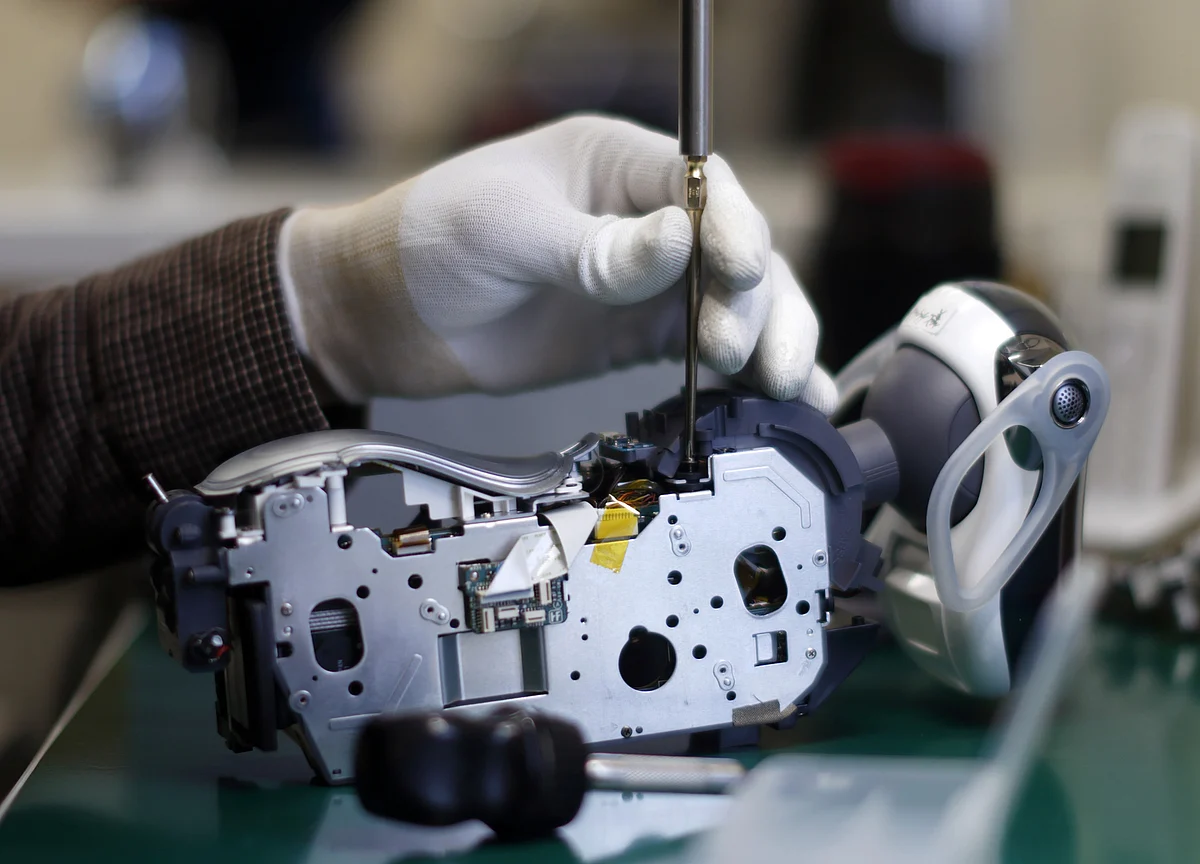 For Job Security at the Factory, Learn How to Repair a Robot