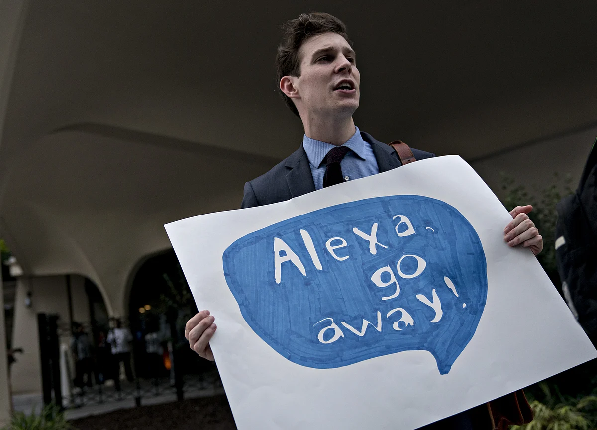 Siri, Alexa Targeted as EU Probes ‘Internet of Things’