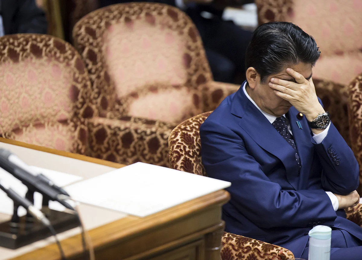 Heavyweights in Abe’s Party Try to Damp Talk of Tax Hike Delay