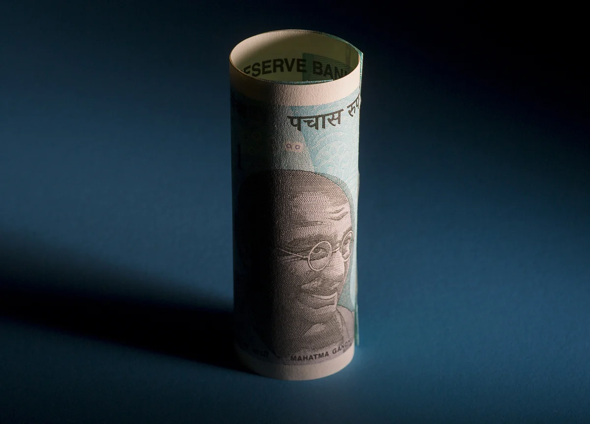 Bonds in India Gain After Central Bank Announces Debt Purchases