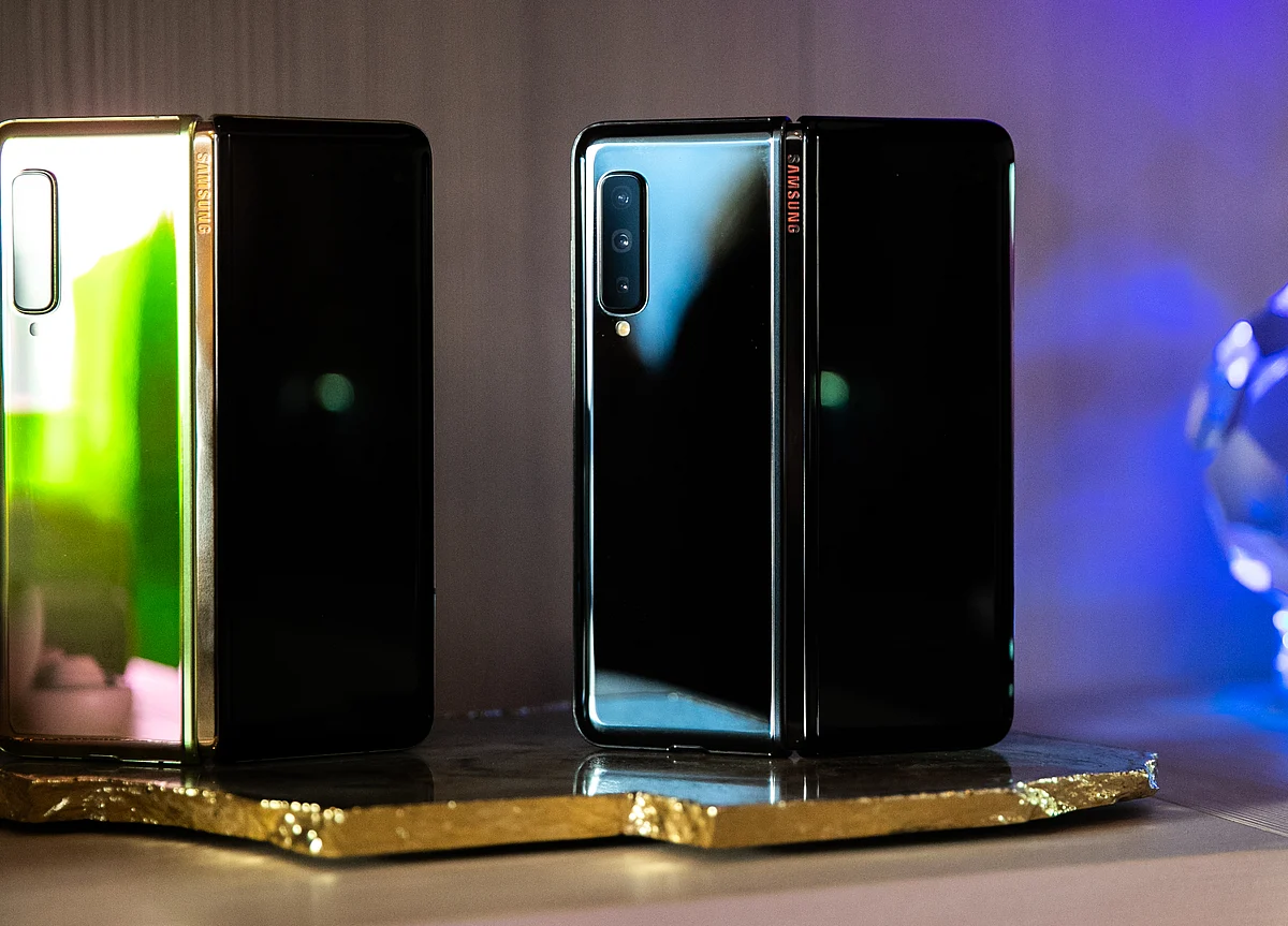 Samsung's Reputation Founders on Rush for Lead in Folding Phones