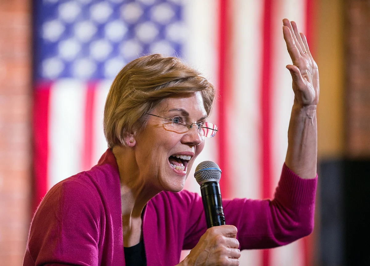 Elizabeth Warren Calls for House to Begin Impeachment of Trump