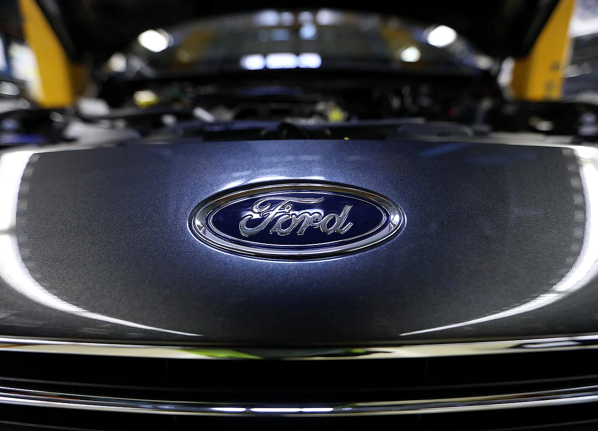 Ford Climbs Back Above $10 on `Rolling Stone' of Improvements