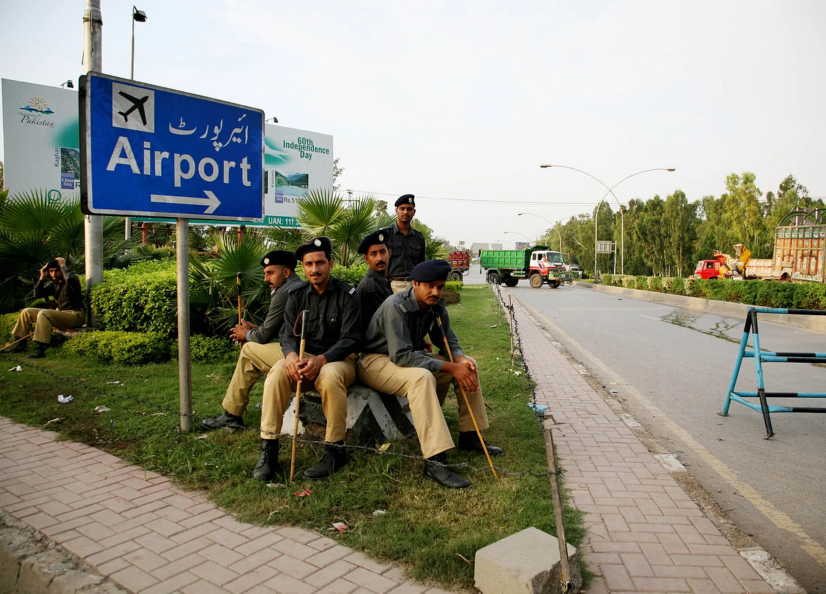 Pakistan Partially Opens Airspace For West-Bound Flights From India