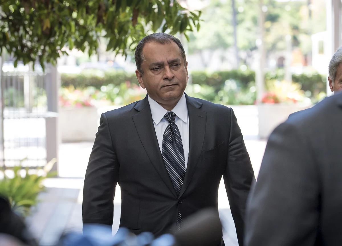 Ex-Theranos Official in SEC Fight Accused of Hounding Doctor