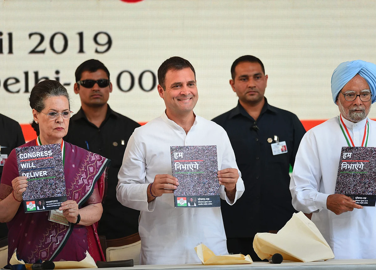 India Opposition Leader Gandhi Pledges to End Poverty by 2030