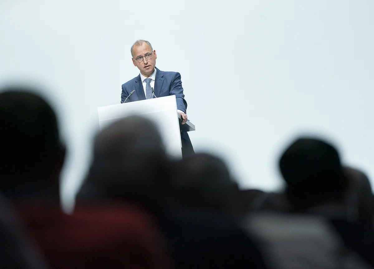 Bayer Board Backs CEO After Unprecedented Shareholder Rebuke