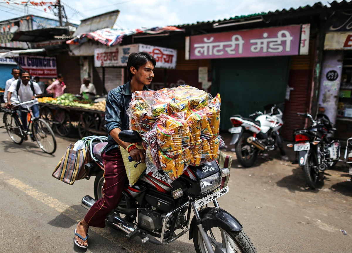 Indians’ Love For Rs 5 Snacks Is Unhealthy For FMCG Companies