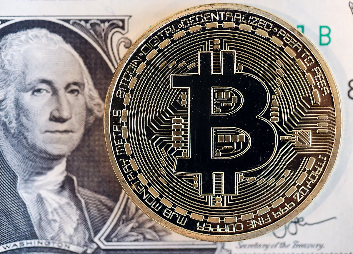 Bitcoin Breaks $8,000 as Cryptocurrency Extends Two-Week Rally