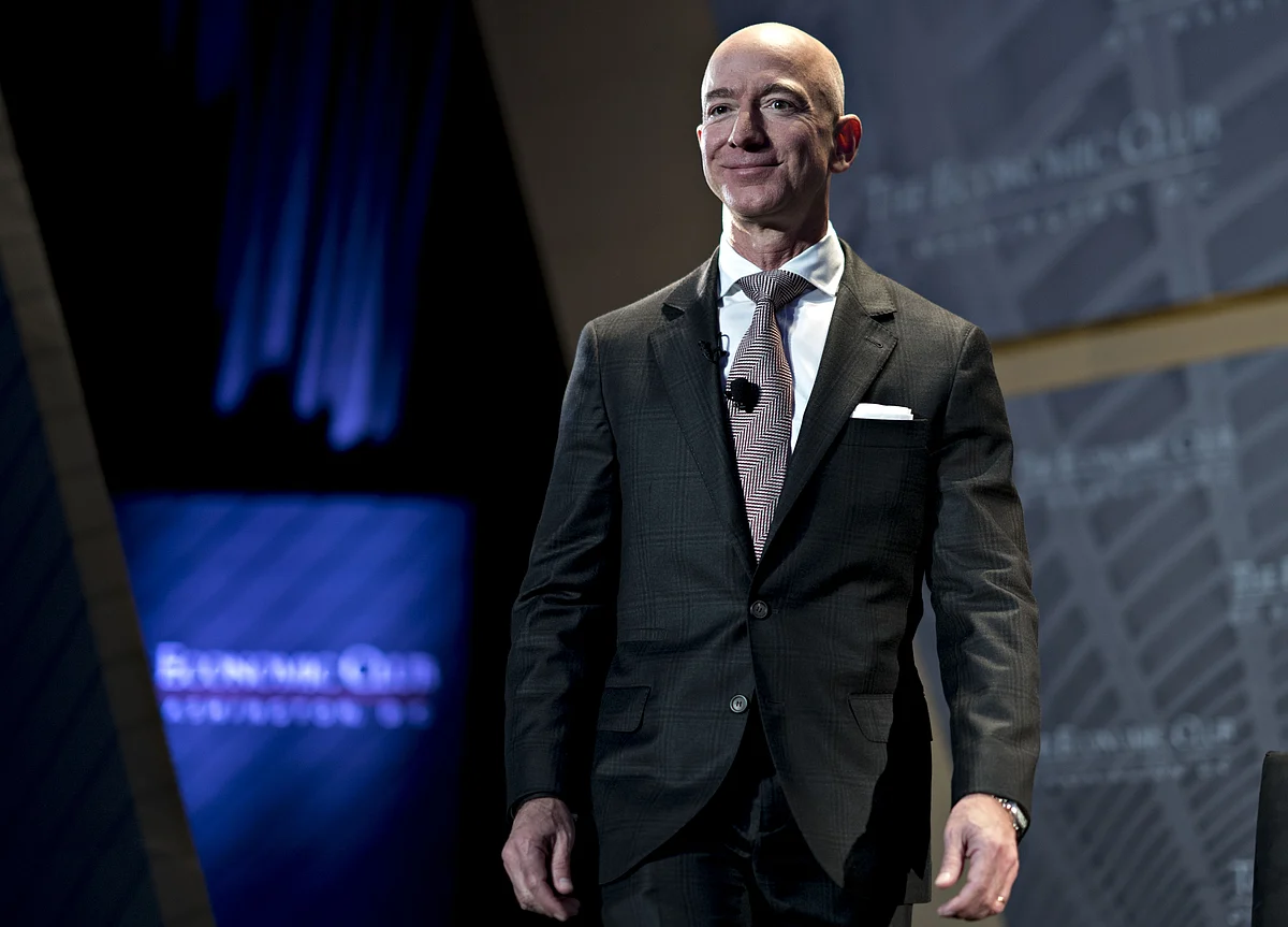 Jeff Bezos Reveals Blue Origin’s Moon Mission and Lunar Lander