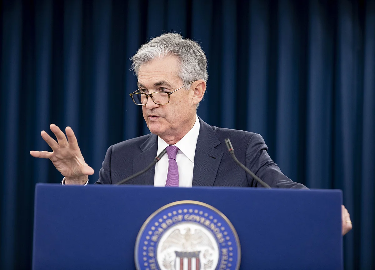 Powell Says Leveraged Lending Isn't Posing a Crash Threat