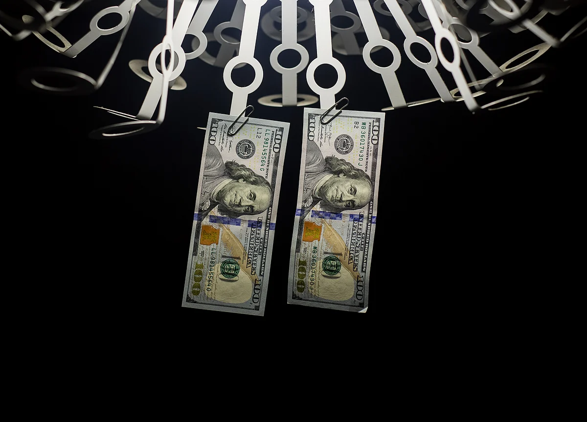 This $72 Billion Fund is Shorting the Dollar in a Contrarian Bet