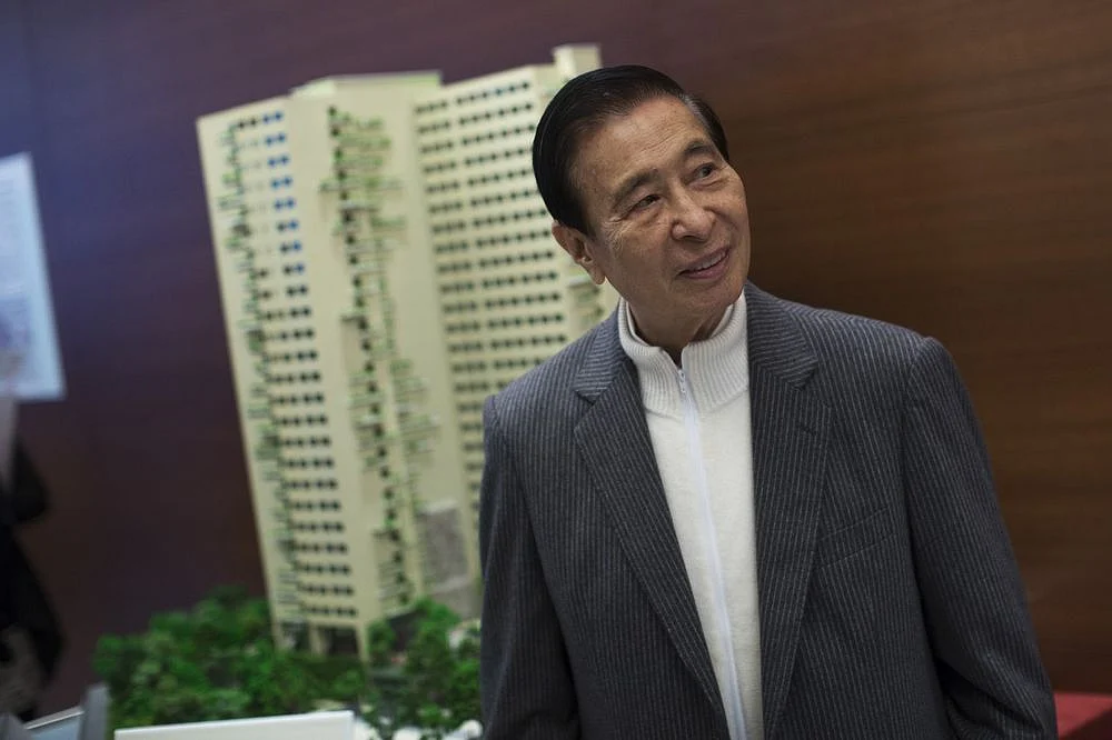 Hong Kong's Second-Richest Man Joins Aging Tycoons in Retirement
