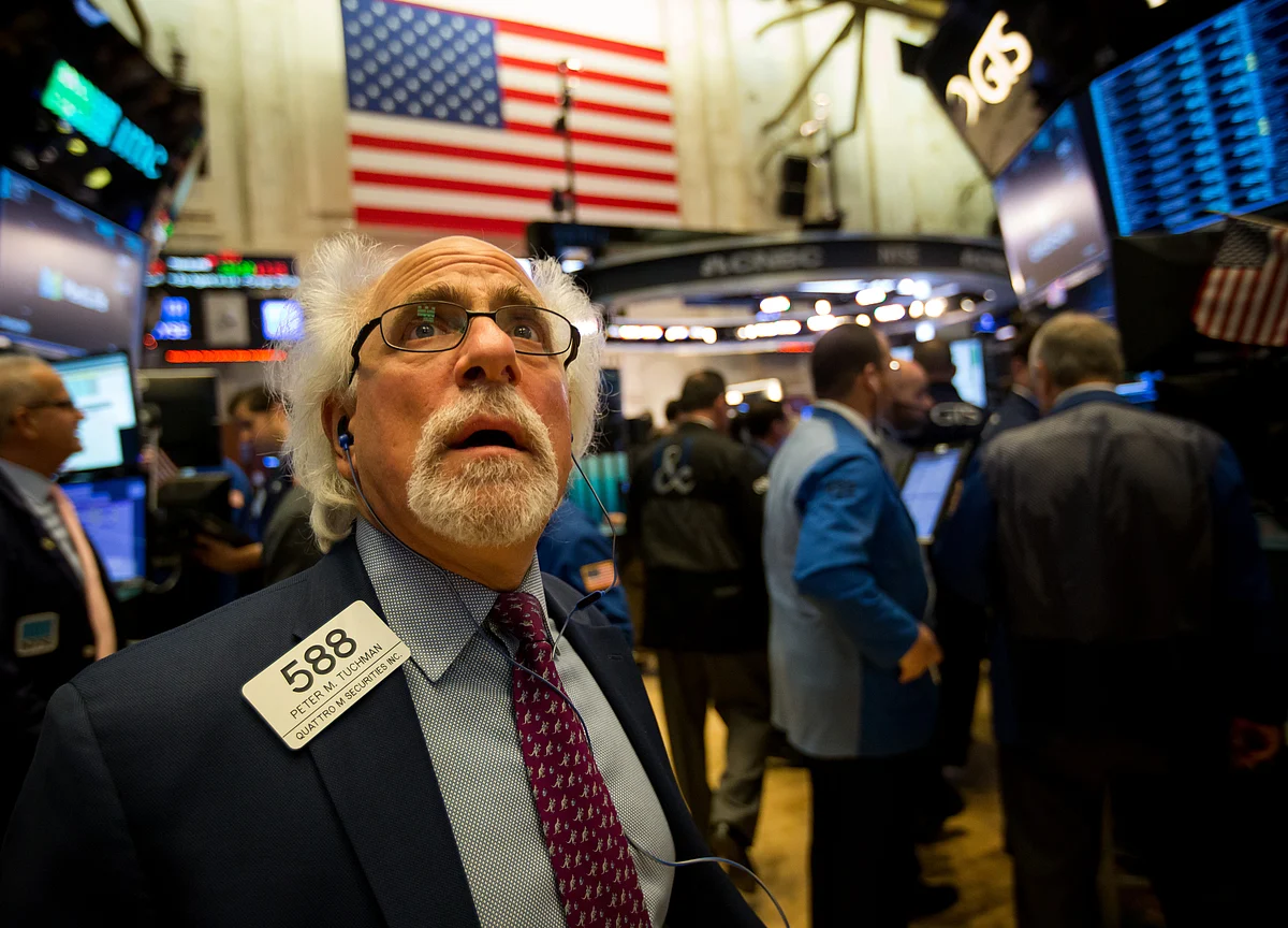 Swagger Seeping Out of Stocks as Bond Market Signals Get Louder