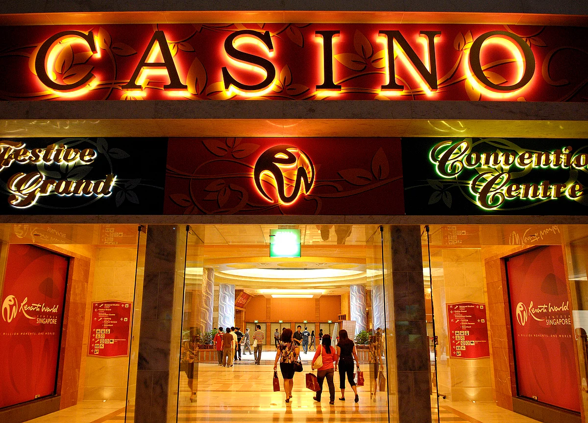 Singapore Fills Coffers With Nearly $1 Billion on Casino Visits