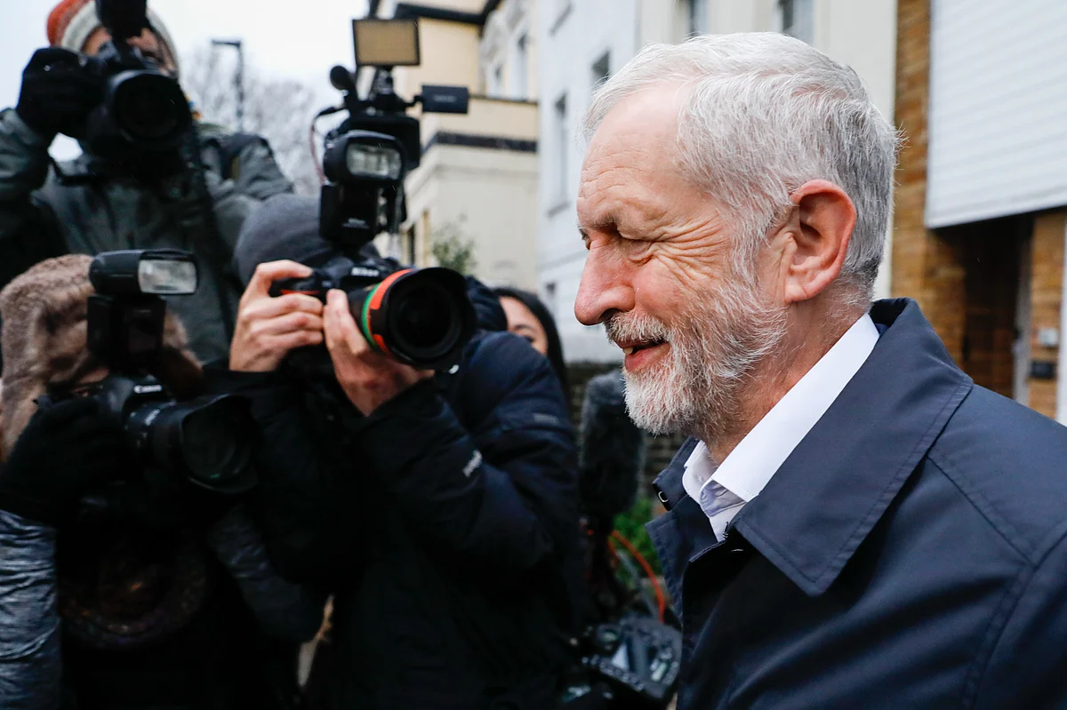 May and Corbyn Both Bruised by U.K. Voters’ Brexit Backlash