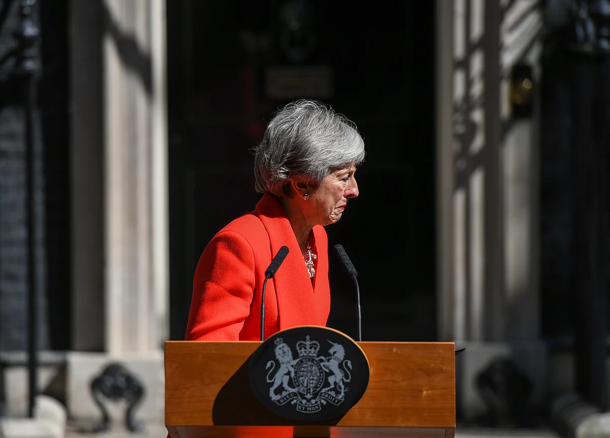 Tearful Theresa May Quits as Brexit Breaks Her Premiership