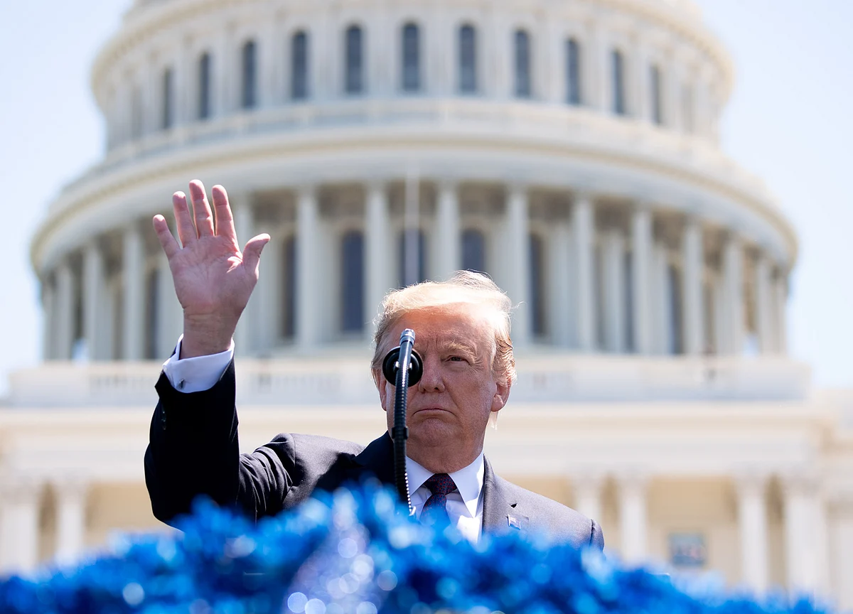 Trump Moves to Curb Huawei as Trade War With China Escalates