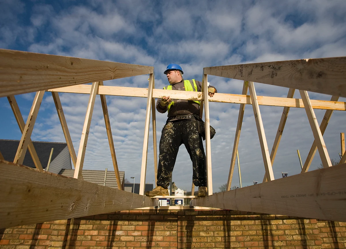 U.K. House Price Growth Stays Subdued as Brexit Woes Persist