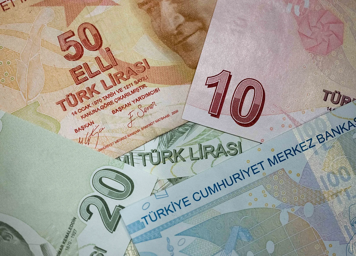 Turkish Central Bank Rolls Out Backdoor Tightening to Boost Lira