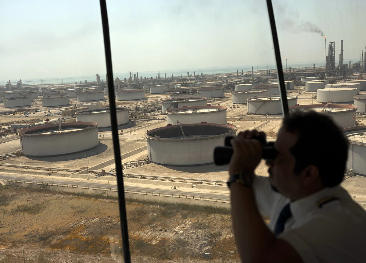 Oil Gives Back Gains as API Sees Big Jump in U.S. Crude Supply