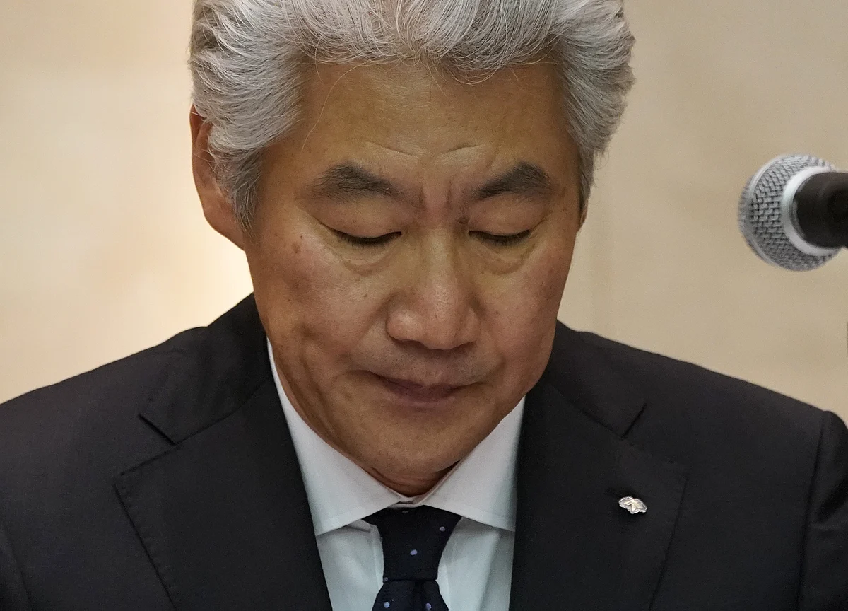 Nomura CEO Pay Cut Over Information Leak