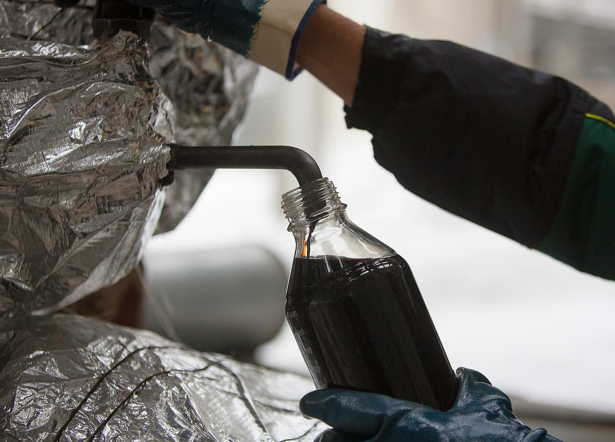 Oil Rallies as Mideast Tensions Flare Over Saudi Pipeline Attack