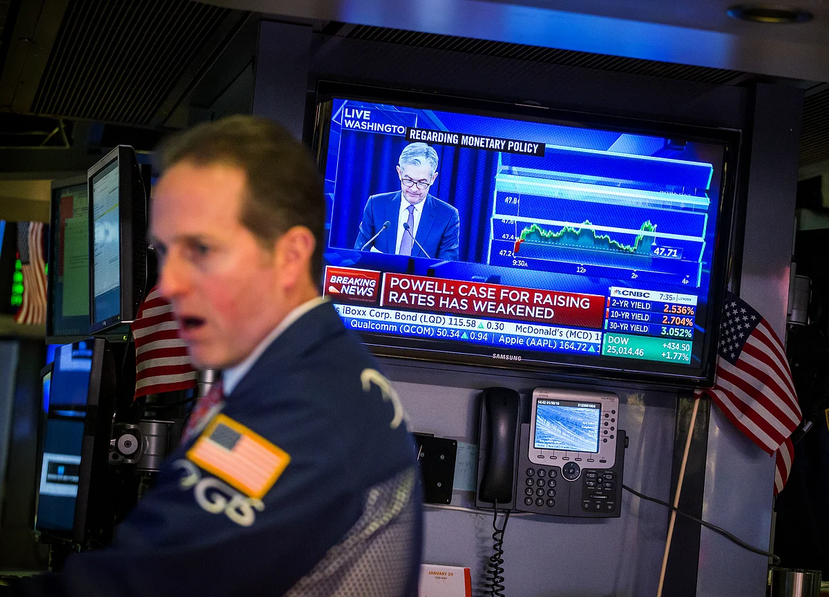 ‘Tone Deaf’ Powell Leaves Wall Street Dazed by Changing Views