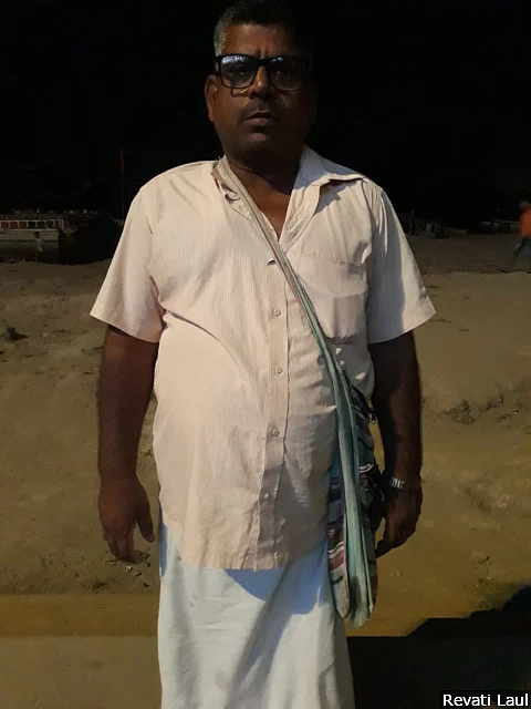 In a quiet corner along the Tulsi ghat, Mangal Yadav chanted the Hanuman <em>chalisa </em>or prayer to Lord Hanuman. “<em>Dharam ko vyapar bana diya</em>,” he says, blaming right-wing organisations for converting faith into a business.