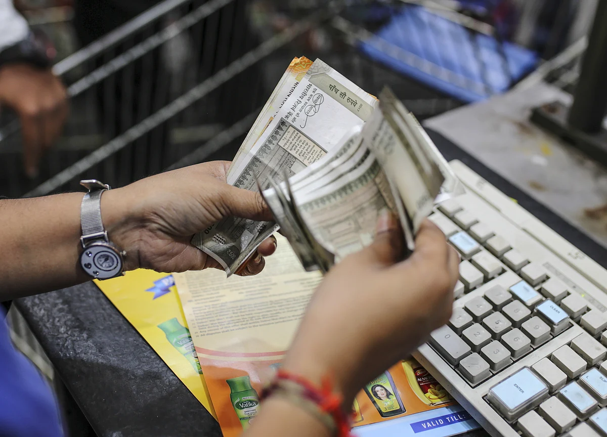 Bond Funds in India Embrace Duration as Rate Cut Bets Intensify